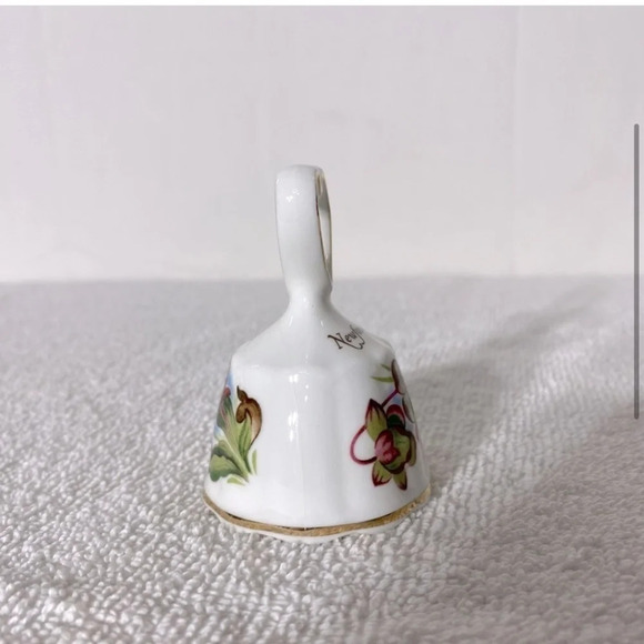 Vintage Newfoundland Ceramic Souvenir Bell - Picture 4 of 9